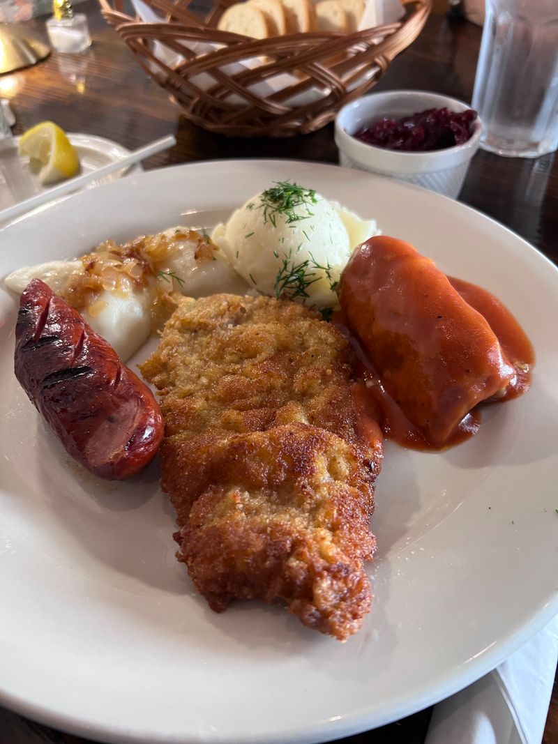 Smakosz (Chicago) - Old-school, grandma's house vibes