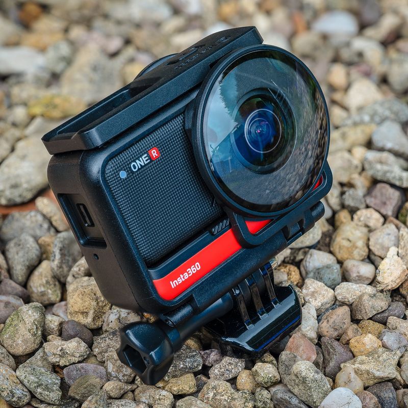 Adventure-Ready Action / Mini 360 Cameras