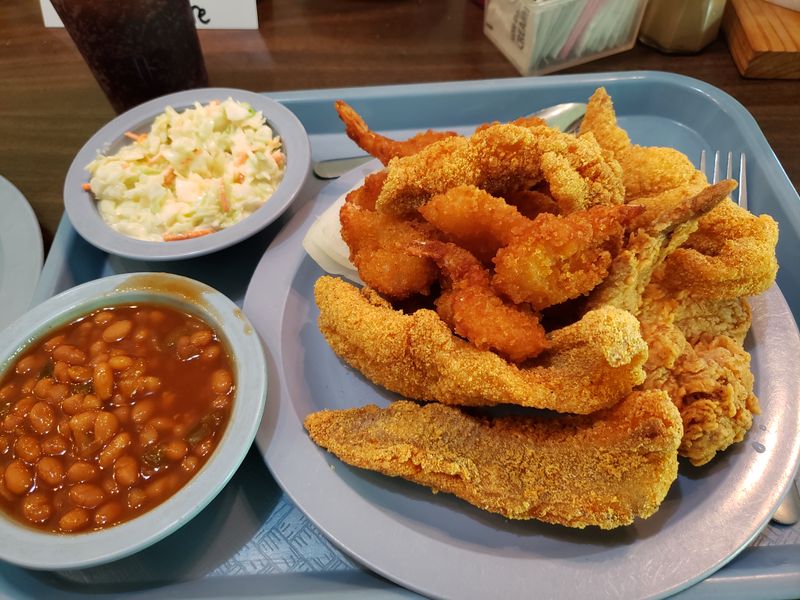 Huckleberry's Catfish Buffet – Searcy Catfish Spread