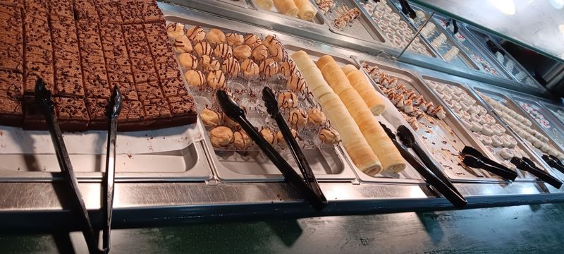 Desserts and Sweet Bites