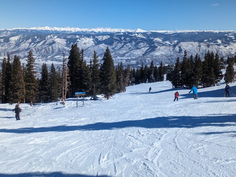 Aspen, Colorado - Skiing & Après-Ski