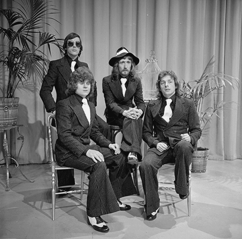 The Night Chicago Died by Paper Lace (1974)