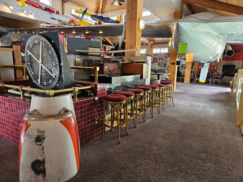 Atmosphere: Cozy, Not Claustrophobic