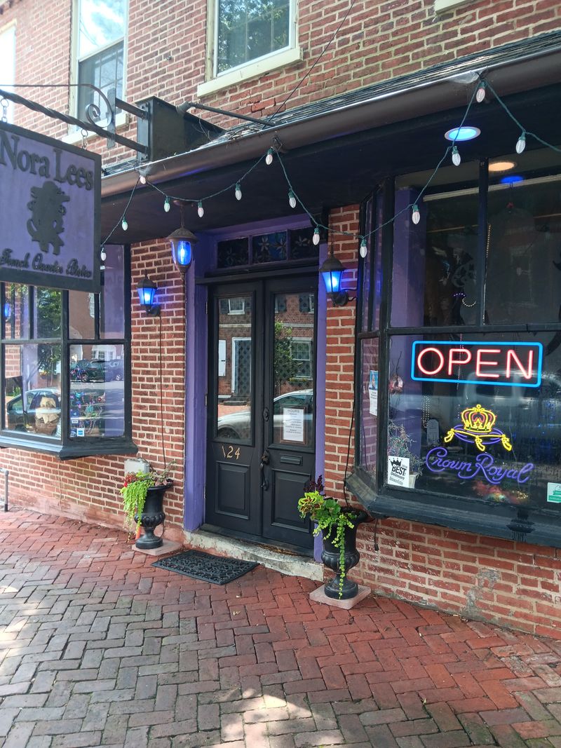 Historic Delaware Street Setting