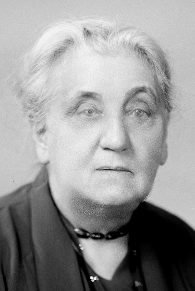 Jane Addams: The Settlement-House Trailblazer Who Won the Nobel Peace Prize