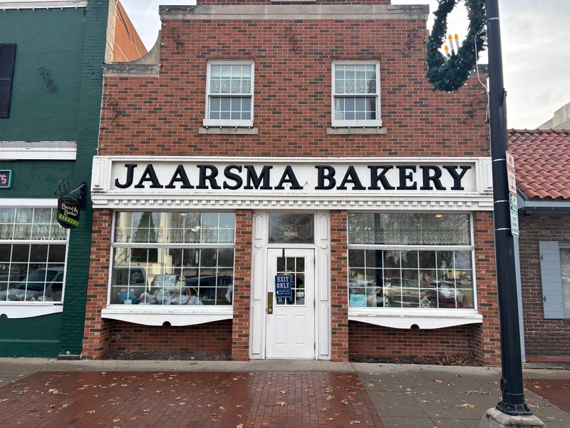 Local Dutch Bakery & Café – Pella, IA