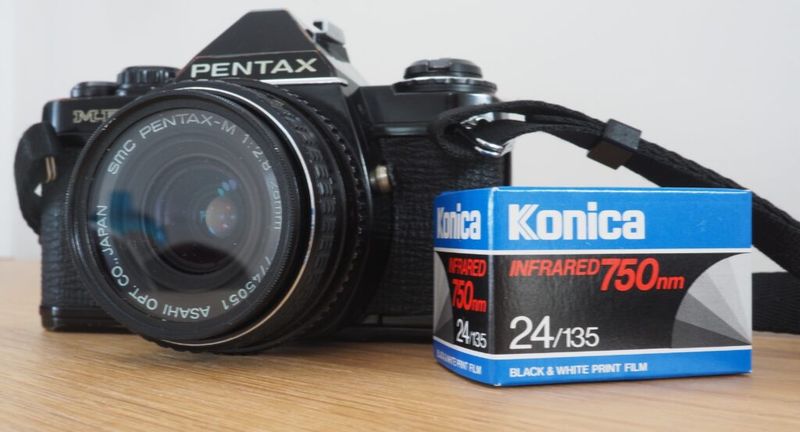 Samsung EX2F (or similar rugged compacts)