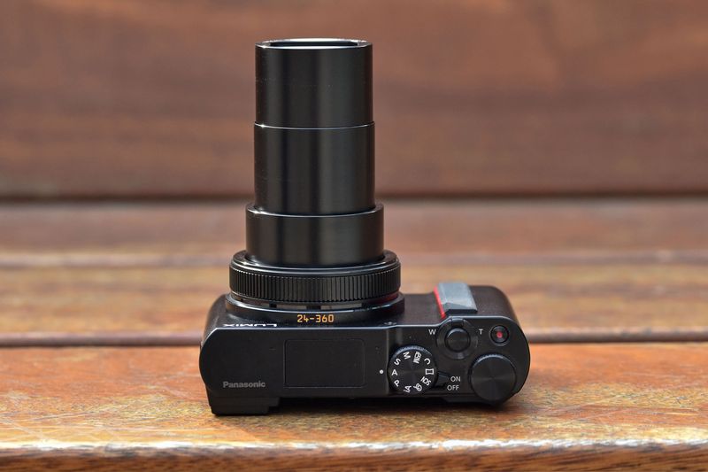 Panasonic Lumix ZS200 (TZ200)