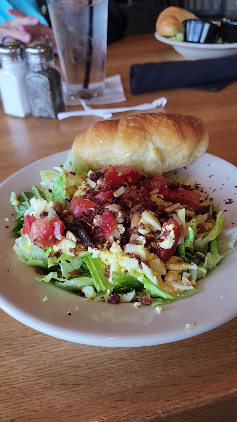 Signature House Salad Ritual