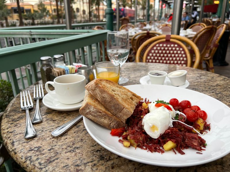 Breakfast on the Strip at 7 AM