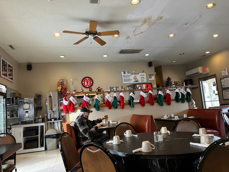 DJ's Casual Cafe (Wellman)