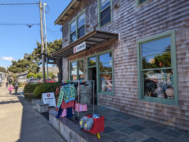 Laneda Avenue Stroll