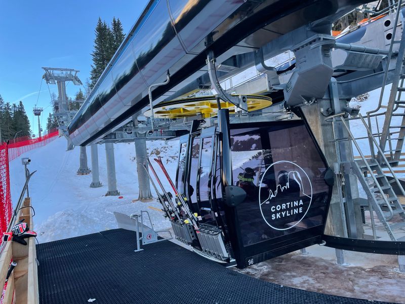 Use the Cortina Skyline gondola to hop between ski areas