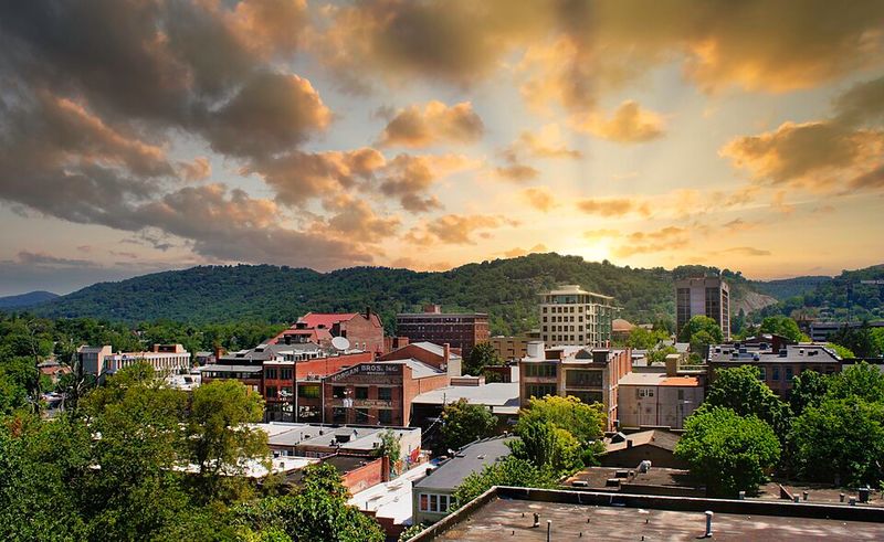 Asheville, North Carolina — Mountain Serenity & Culture