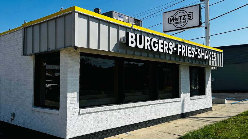 Motz's Burgers (Detroit + Redford)