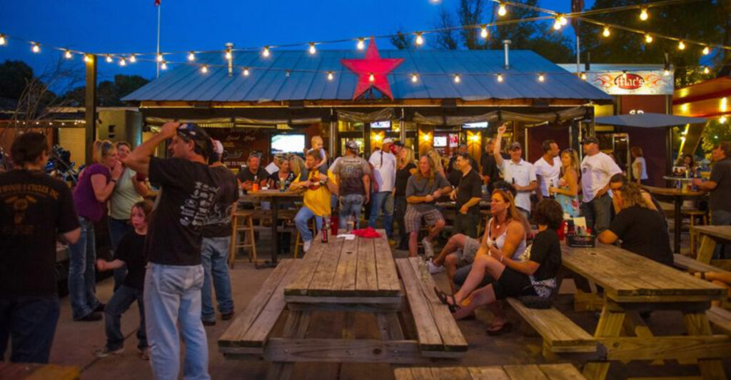 The Charlotte Burger-and-Beer Joint Locals Don’t Like to Share With Visitors