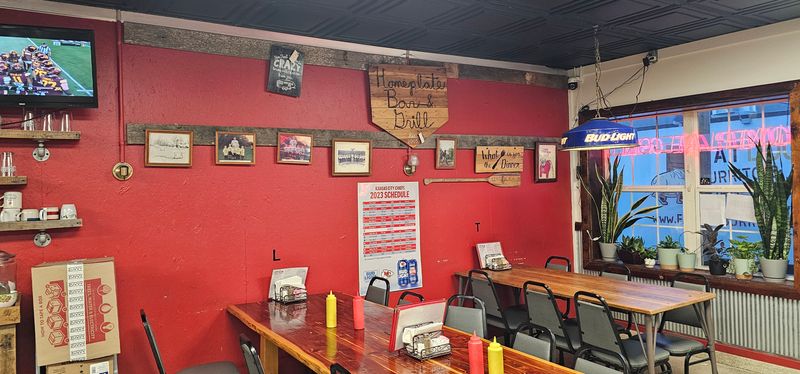 Homeplate Bar & Grill – Dixon, MO