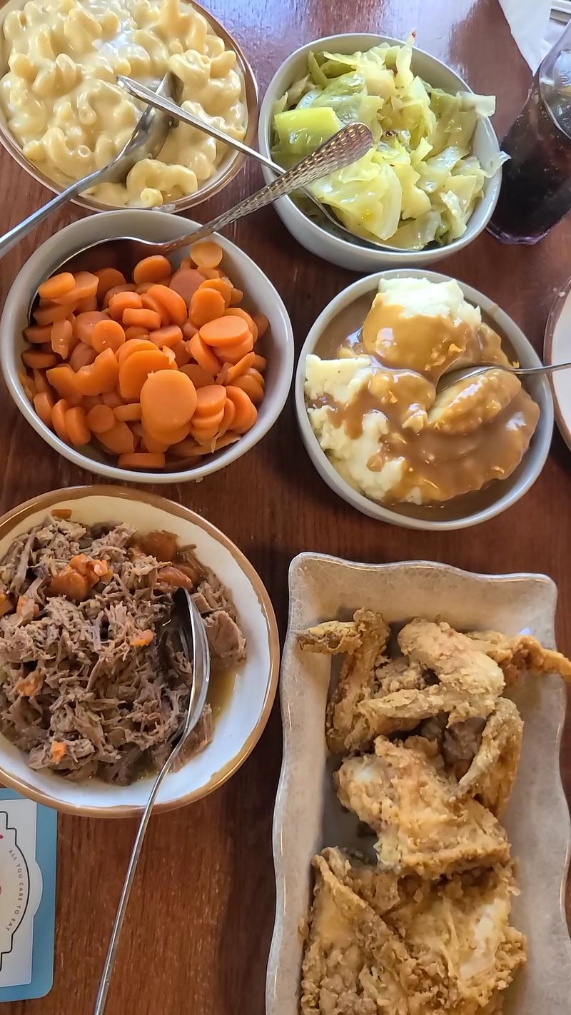 Aunt Granny’s All-You-Care-To-Eat Buffet – Dollywood Feast (Pigeon Forge)