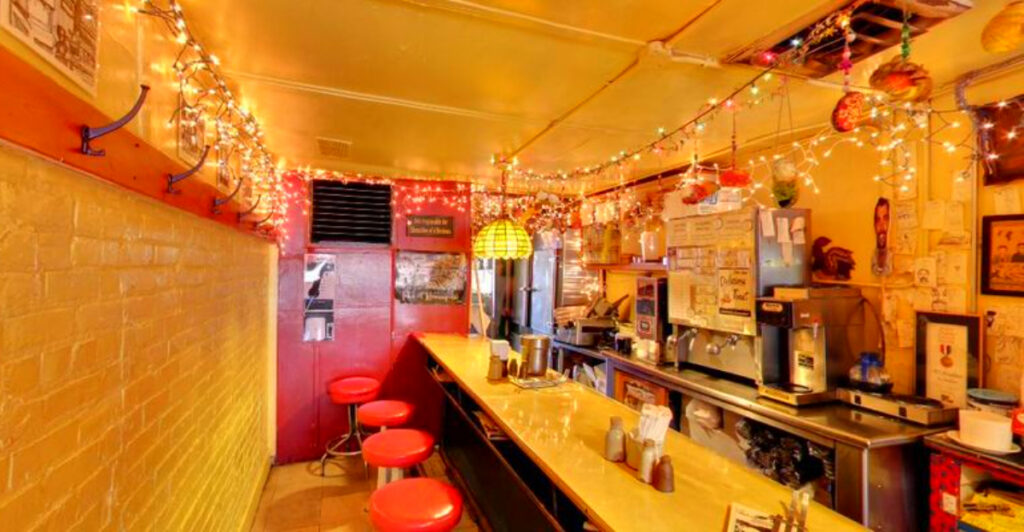 The Minnesota Diner Serving Giant Pancakes Locals Line Up For Every Weekend