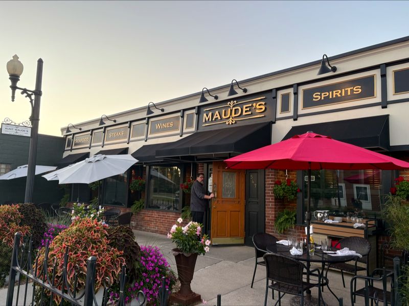 Aunt Maude's – Ames