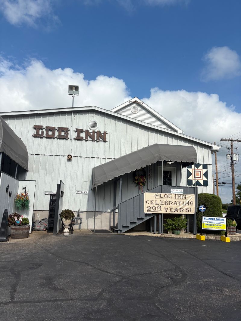The Log Inn, Haubstadt