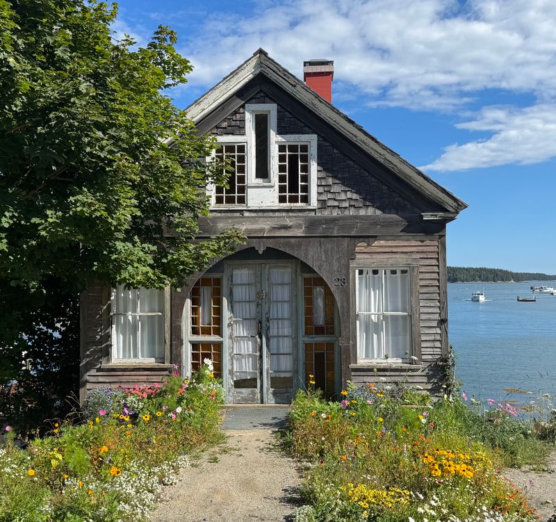 Arts and Crafts Scene That Grew Organically (Not for Instagram)