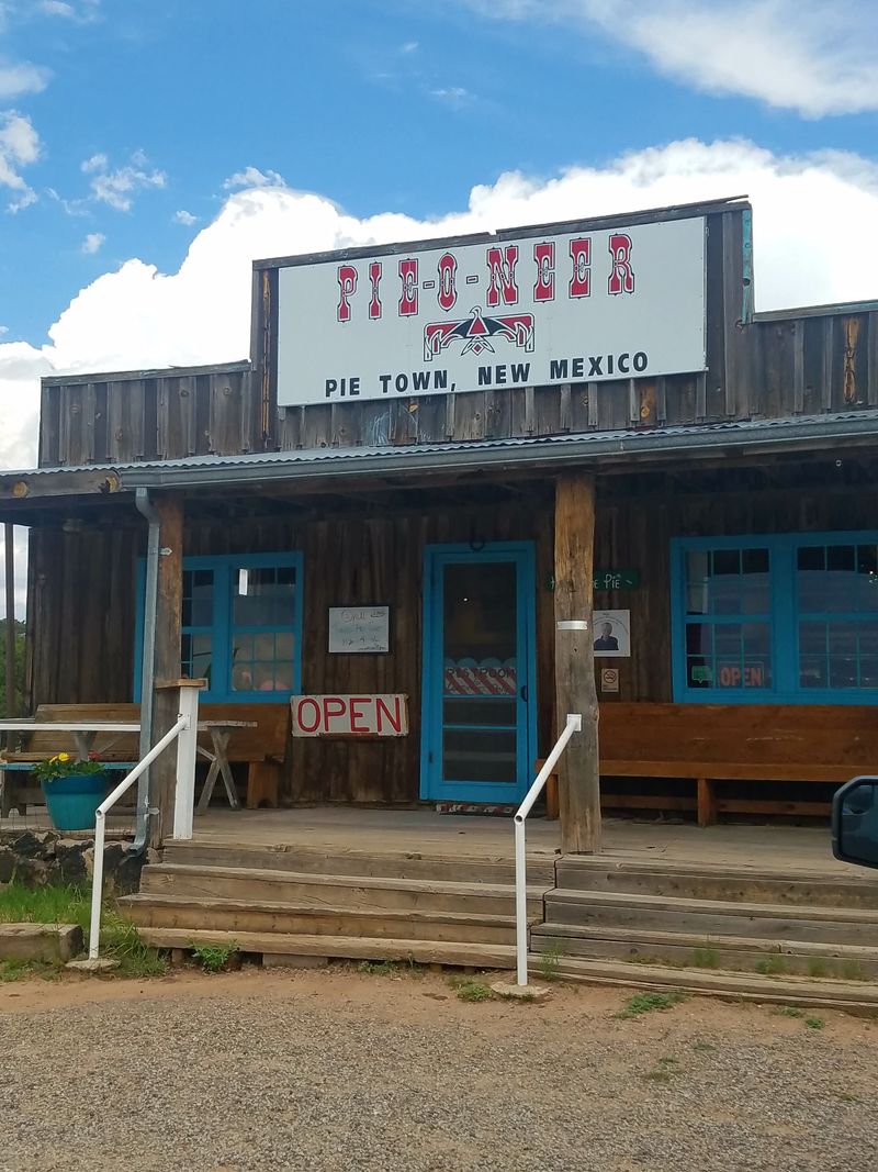 Pie-O-Neer: Iconic Local Pie Shop