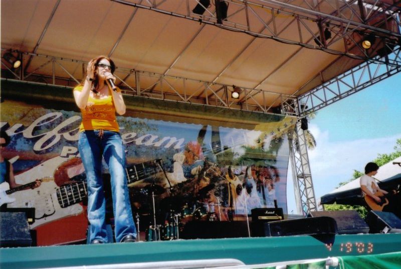 “I Think We’re Alone Now” – Tiffany (1987)