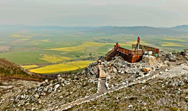 Expect a short hike (often described as ~50 minutes)