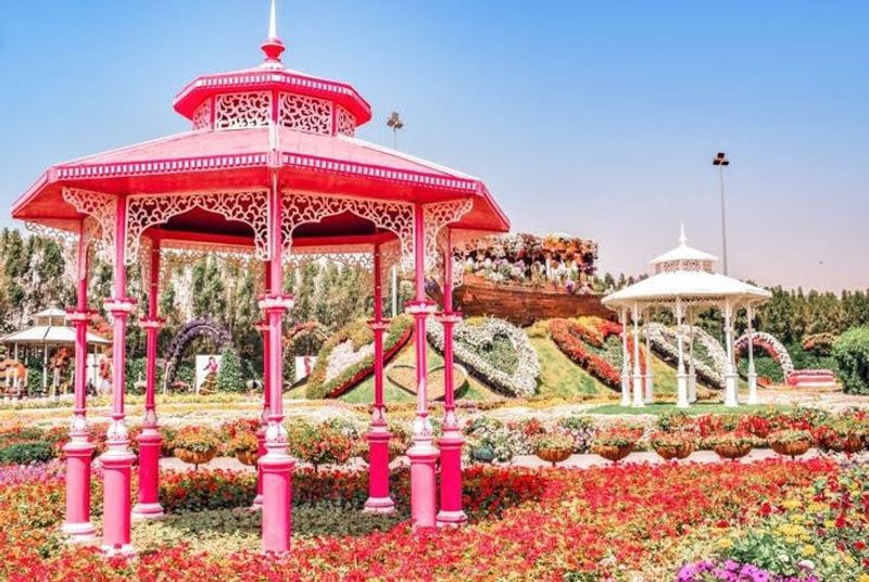 It uses efficient irrigation practices (yes - because it's the desert)