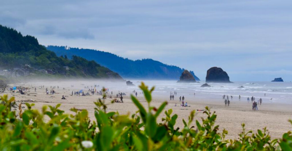 This Coastal Town Looks Like a Screensaver (and People Won’t Stop Sharing It)