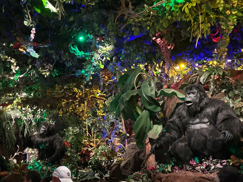 Animatronic Jungle Atmosphere