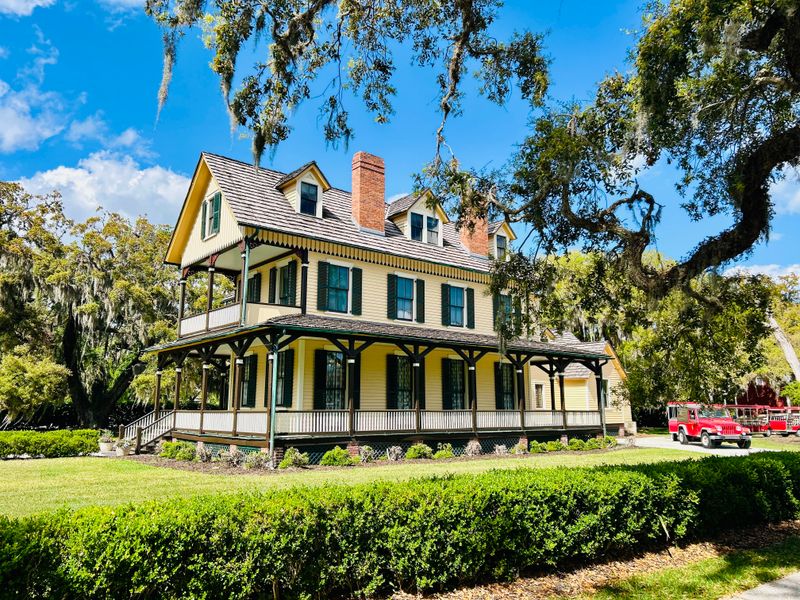 Historic District Stroll