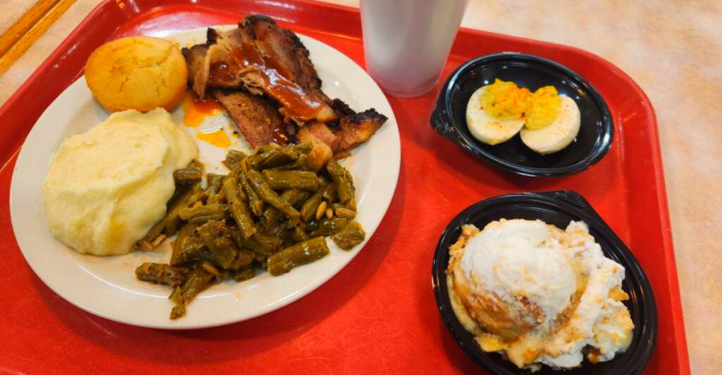 This Tennessee Meat-and-Three Feels Like Stepping Into Grandma’s Kitchen