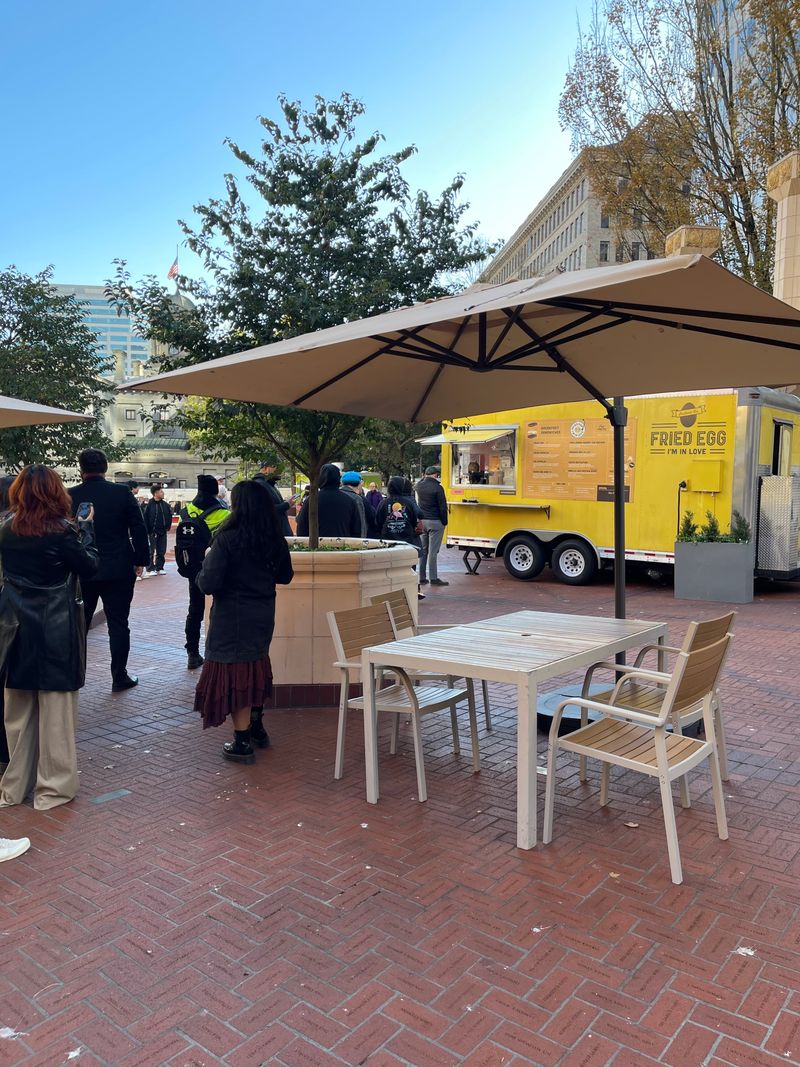 Fried Egg I'm In Love (Portland, Pioneer Courthouse Square) - iconic breakfast cart