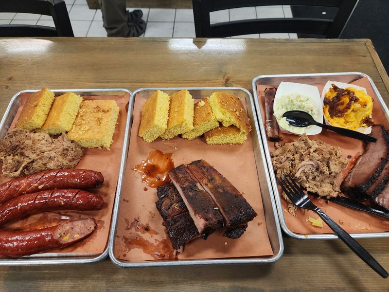 Dine-In vs Takeout Strategy