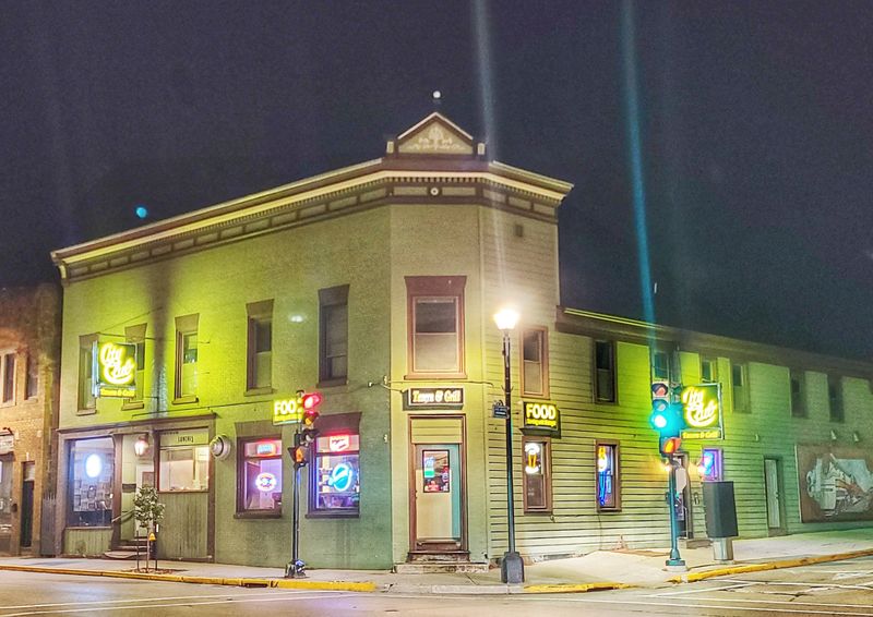 City Club Tavern & Grill - Plymouth, WI