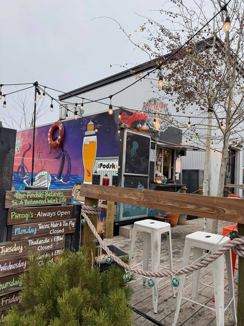 Mother Shuckers (Bend, The Podski) - seafood cart at the pod