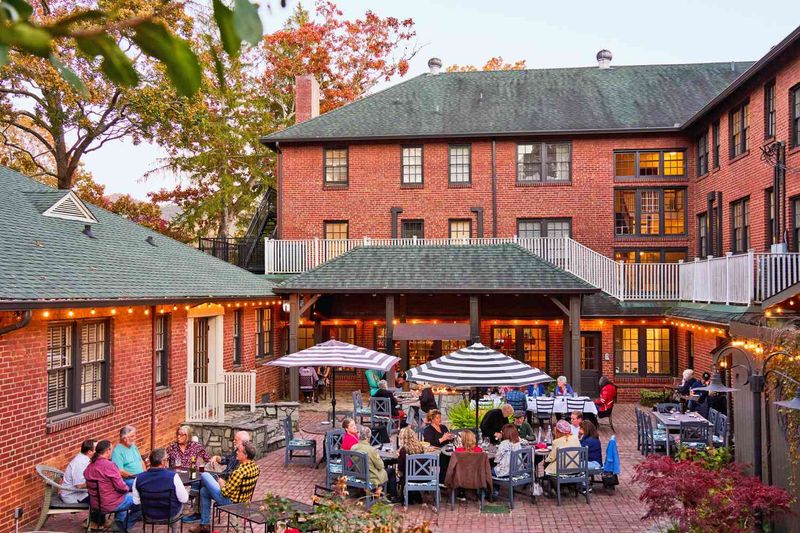 Trailhead Coffee and Cozy Cafes