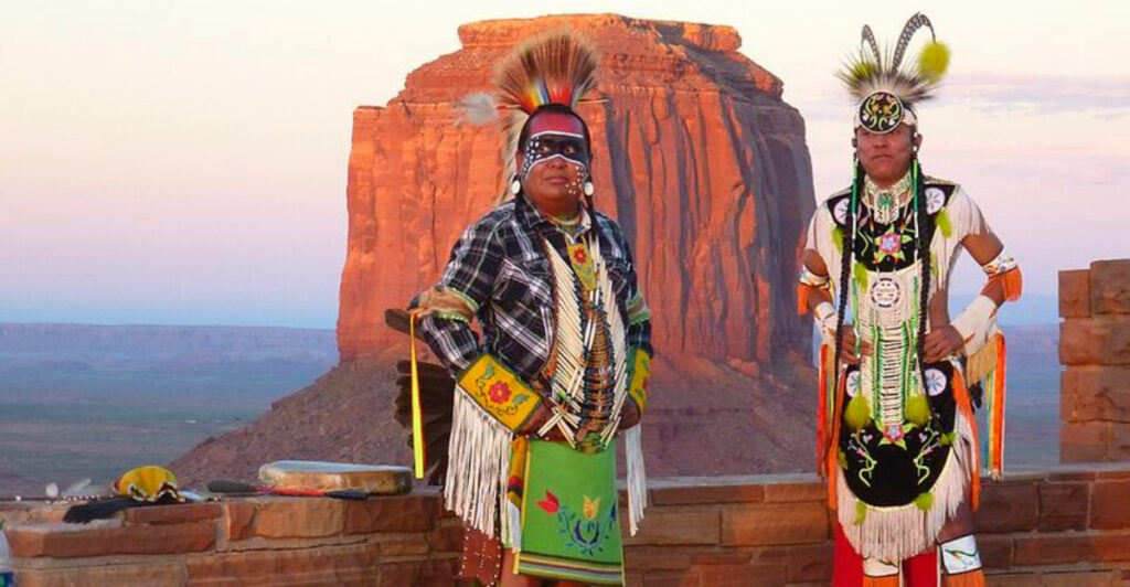 Traveling Through Navajo Nation: 15 Scenic Routes and Cultural Insights