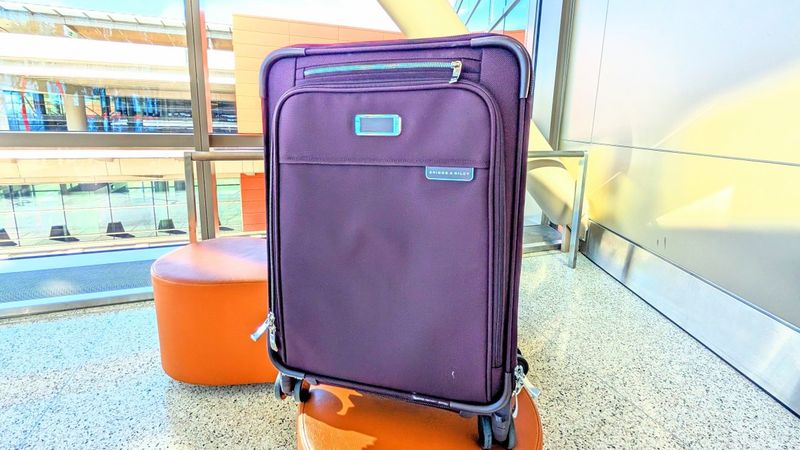 Briggs & Riley Baseline Essential Spinner (Expandable Carry-On)