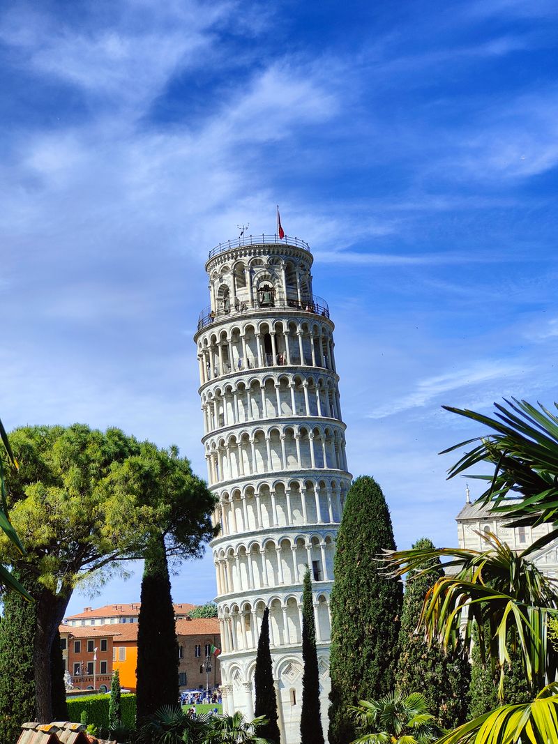 The Leaning Tower of Pisa — Architectural Oddity & Icon