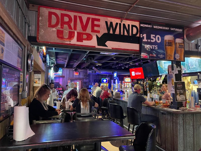 Weebles Bar & Grill – Springfield