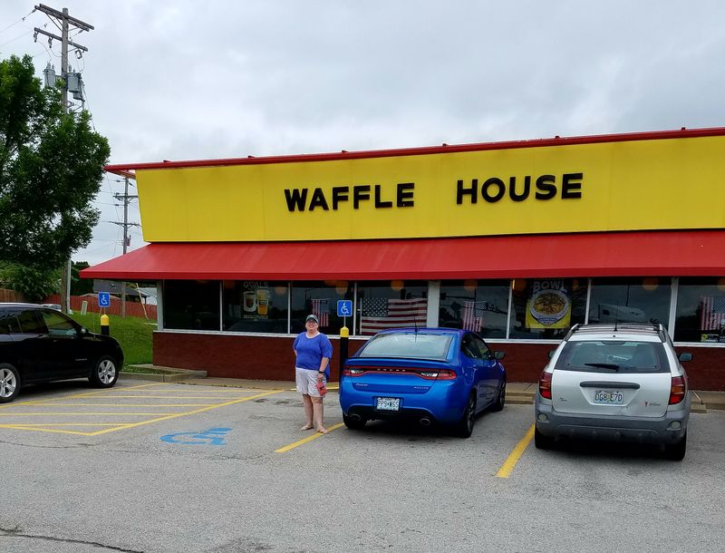 Waffle House (St. Louis)