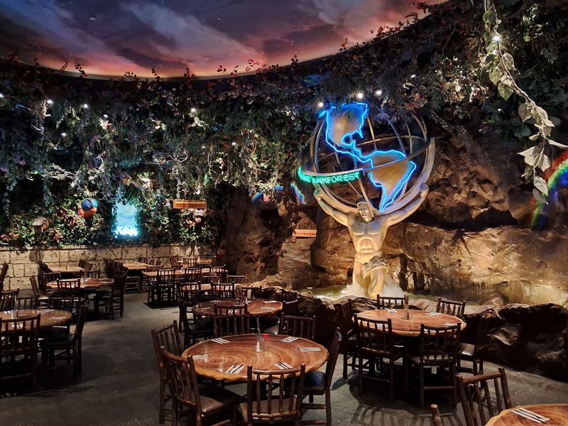 Navigating With Large Groups