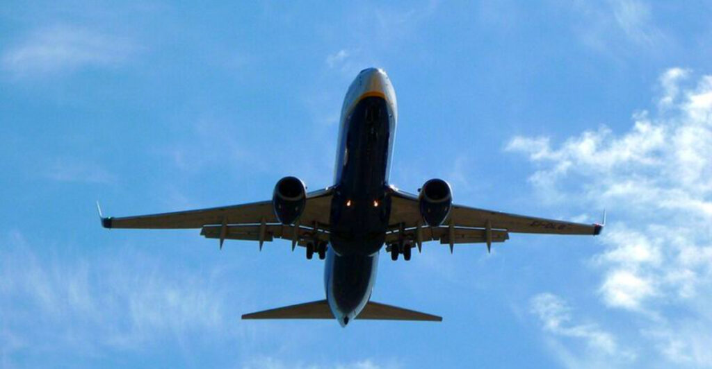 Why Planes Seem to Avoid the Pacific – The Real Reason Might Surprise You