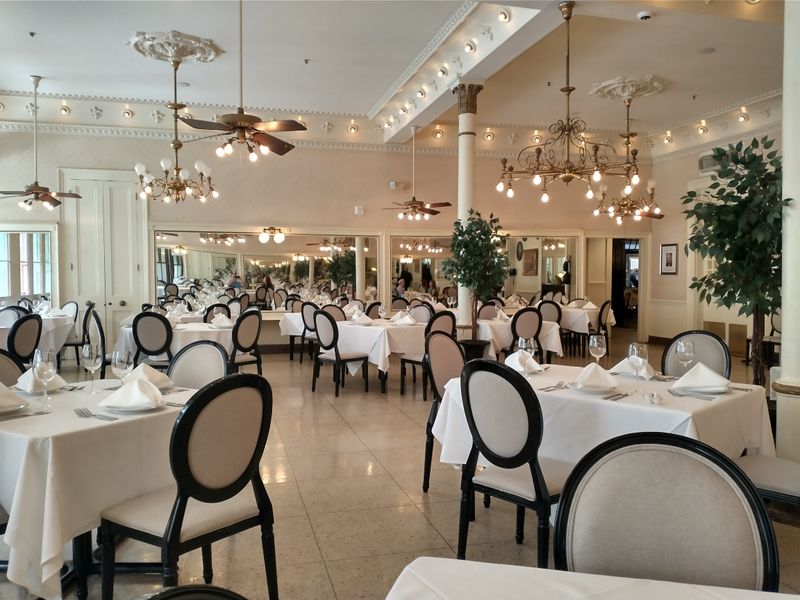 Reservations, Dress, and Timing Tips