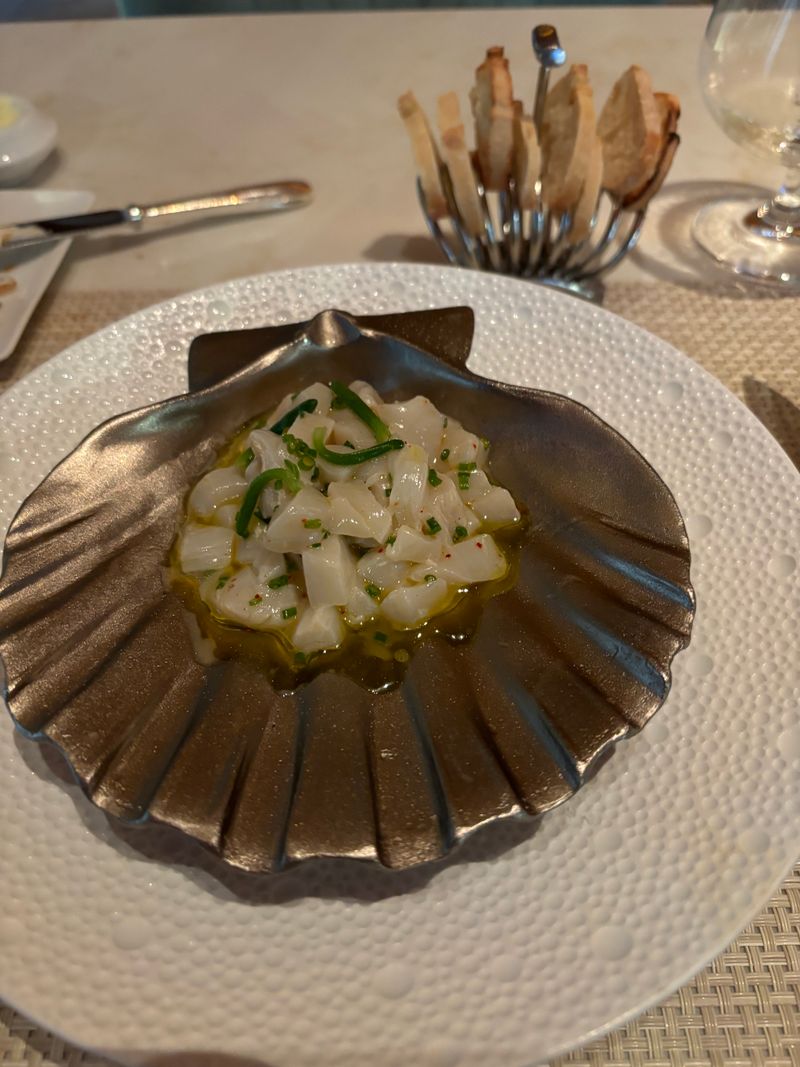 Seared Scallops With Velvety Cauliflower