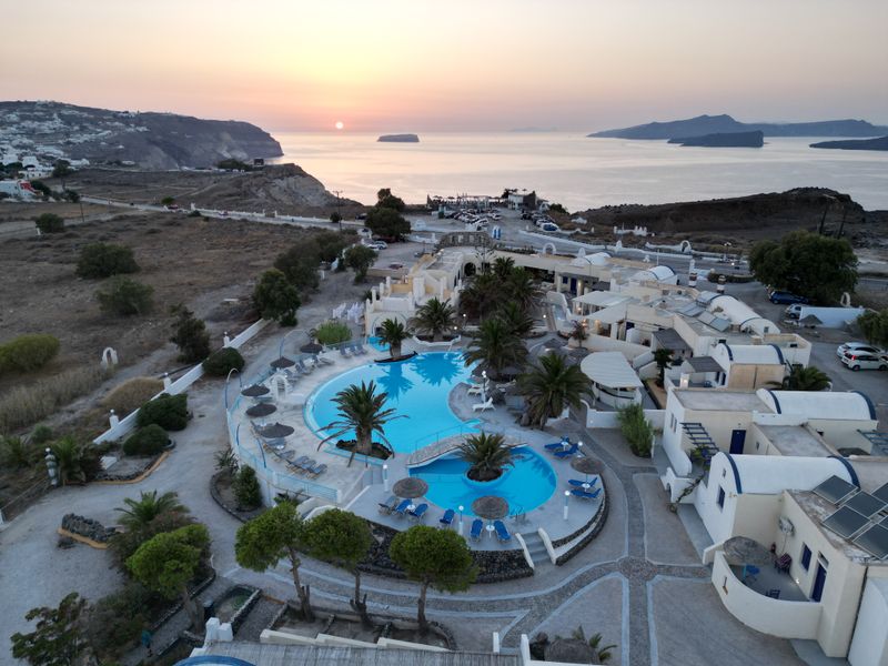 Santorini — Caldera Views & Exclusive Experiences