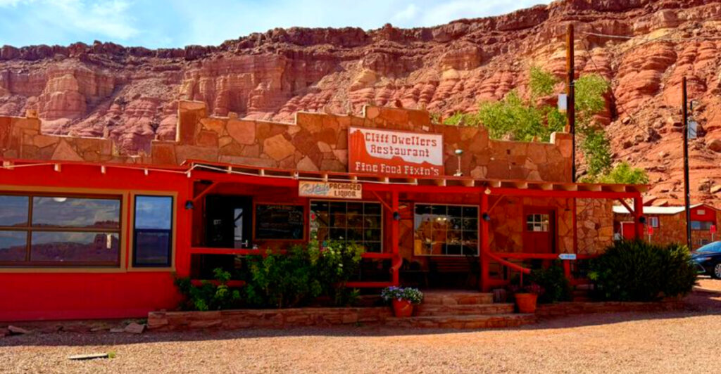 12 Arizona Canyon‑Edge Chili Stands Hidden By Tourists